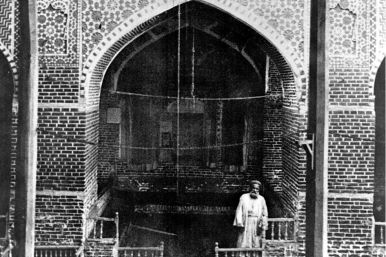 Image of Hakham Ezra Dangoor (b.1848), Chief Rabbi of Baghdad (1923-1926) in the New Synagogue of Baghdad