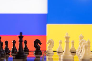 Illustration of chess pieces and the Russian and Ukrainian flags - source: Reuters