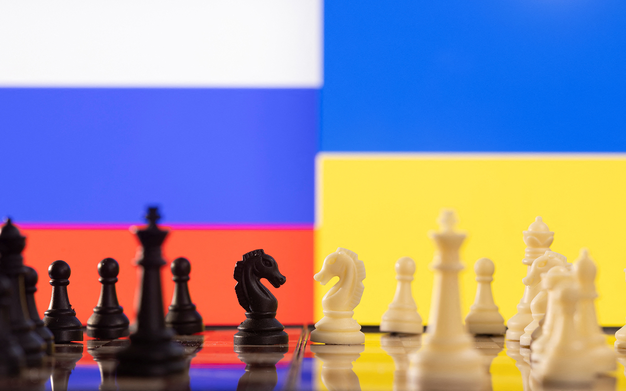 Russia's war on Ukraine fractures tight-knit world of chess – DW –  03/17/2022