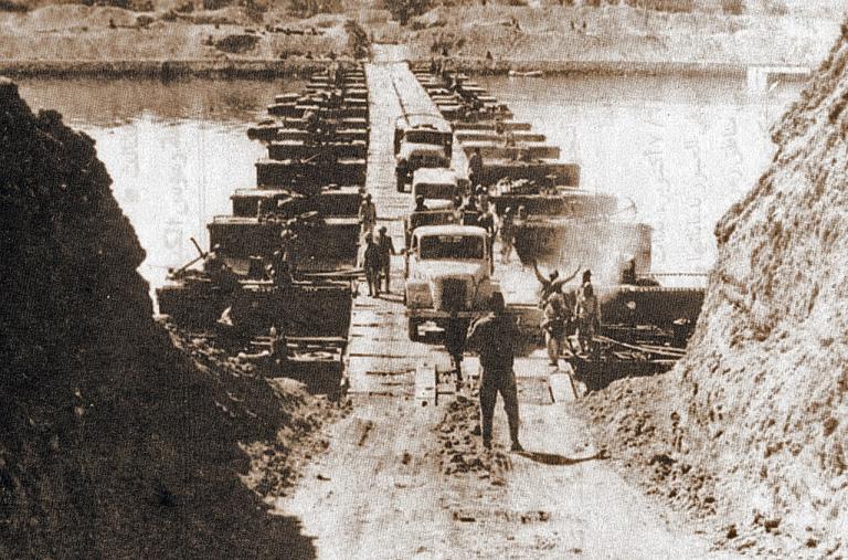 Egyptian troops cross a makeshift bridge over the Suez Canal in 1956 - source: Wikimedia Commons