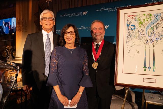 Institute President Jay Bernstein and Chairman Shelly Kassen present the Scholar-Statesman Award to Dr. Robert Satloff.