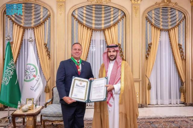 General Erik Kurilla receives the Order of King Abdul Aziz from Prince Khalid bin Salman
