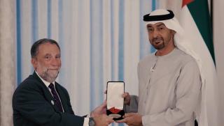 Abu Dhabi Crown Prince Sheikh Mohammed bin Zayad Al Nahyan receives the 2021 Scholar-Statesman Award from Institute Executive Director Robert Satloff. Source: The Washington Institute