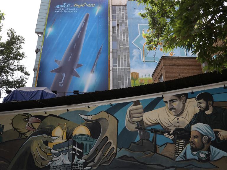 A sign and mural in Tehran promote the Fatteh missile and threaten Israel with the slogan "400 Seconds to Tel Aviv" - source: Reuters