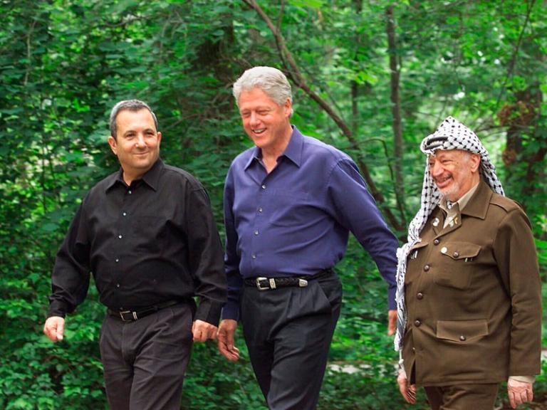 Photo of Ehud Barak, Bill Clinton, and Yasser Arafat at Camp David, July 2000.