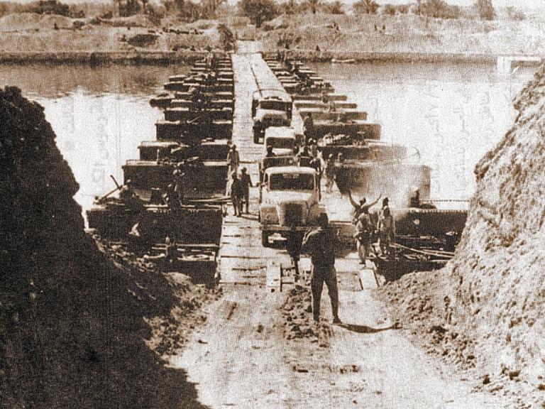 Egyptian troops cross a makeshift bridge over the Suez Canal in 1956 - source: Wikimedia Commons