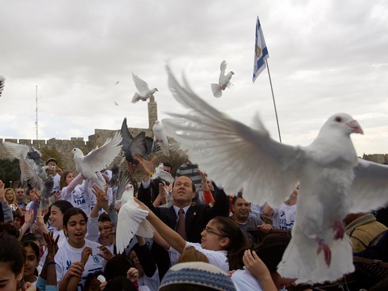 Israeli and Palestinian children join the mayor of Jerusalem to release doves.