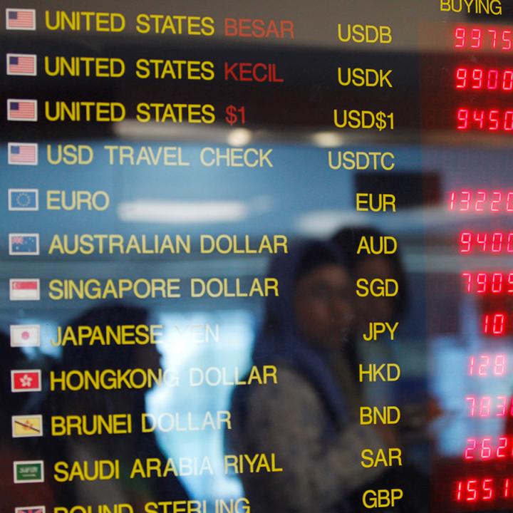 Currency exchange prices on display