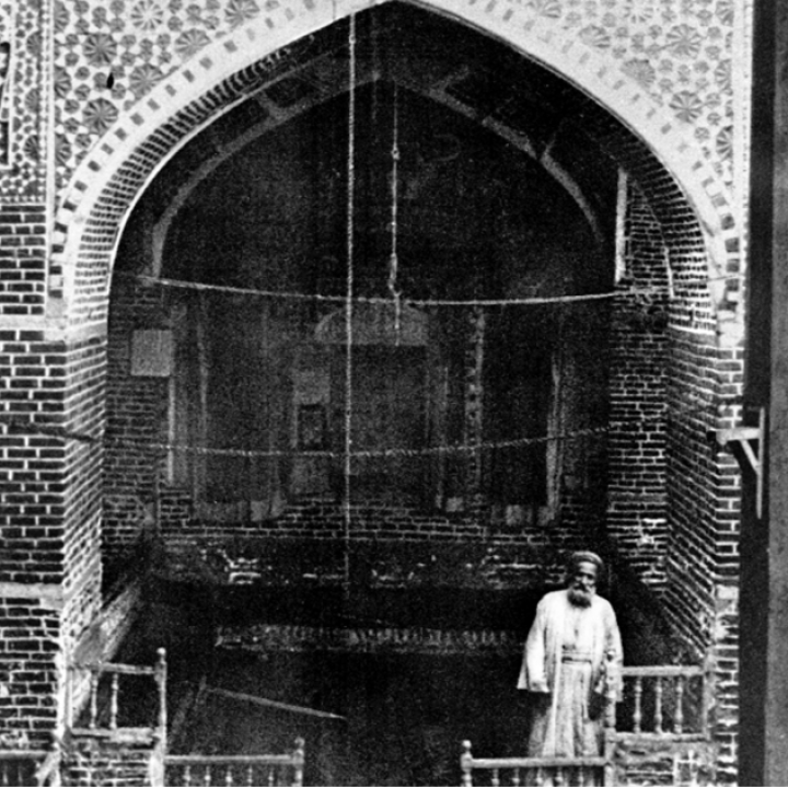 Image of Hakham Ezra Dangoor (b.1848), Chief Rabbi of Baghdad (1923-1926) in the New Synagogue of Baghdad