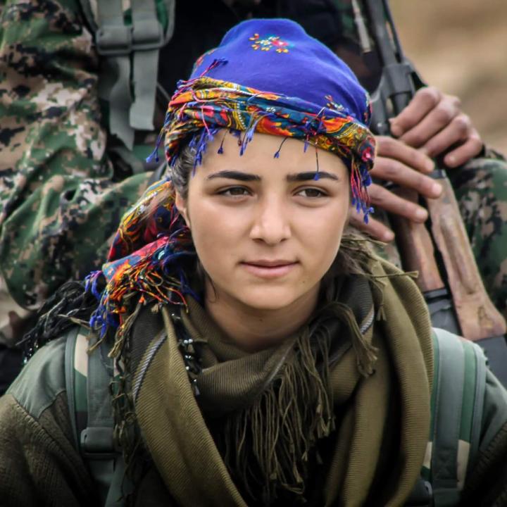 Kurdish woman fighter