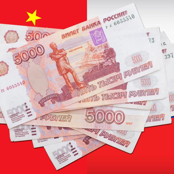 Photo illustration of Russian Ruble banknotes with Chinese and Russian flags - Source:TWI/Reuters