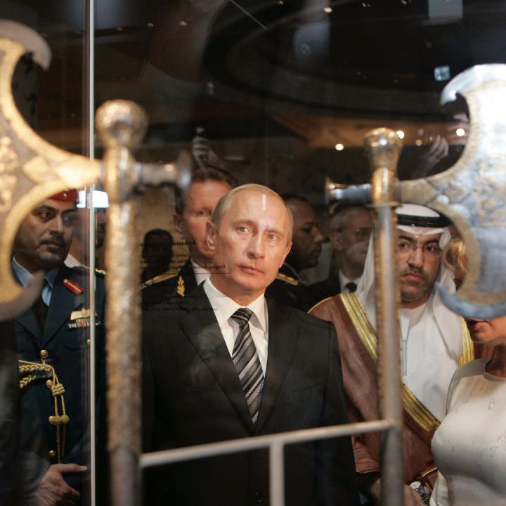 Russian President Vladimi Putin tours an exhibit of Tsarist weapons on display in the UAE in 2007 - source: Reuteurs