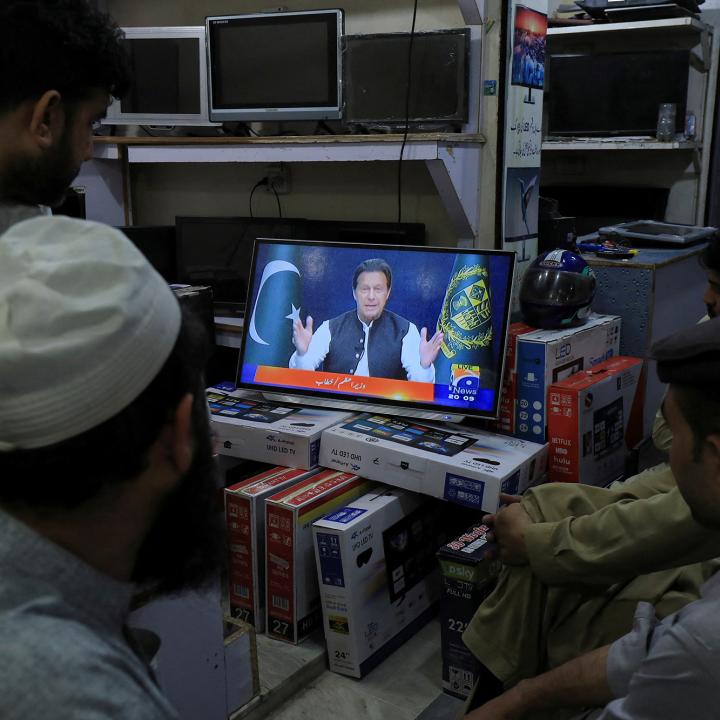 Pakistani men watch a televised address by Prime Minister Imran Khan on March 31, 2022 - source: Reuters