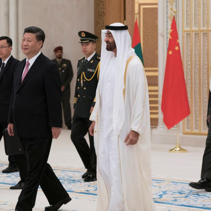 Photo of Chinese and Emirati leaders walking.