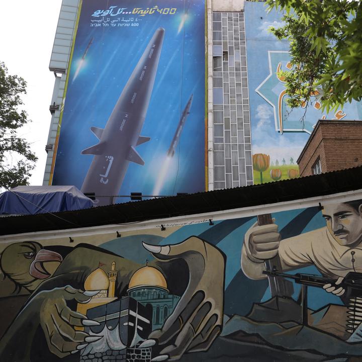 A sign and mural in Tehran promote the Fatteh missile and threaten Israel with the slogan "400 Seconds to Tel Aviv" - source: Reuters