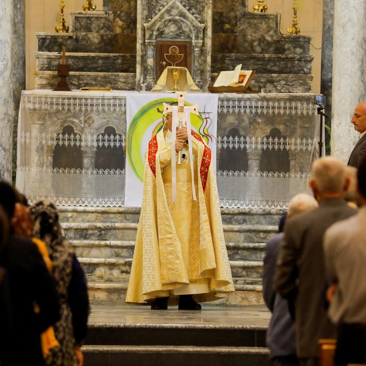 A priest leads an Easter mass at the Grand Immaculate Church in Al-Hamdaniya, Iraq, April 9, 2023 - source: Reuters