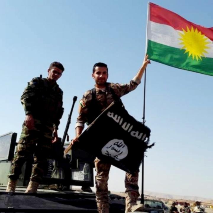 Peshmerga fighters throwing away ISIS flag