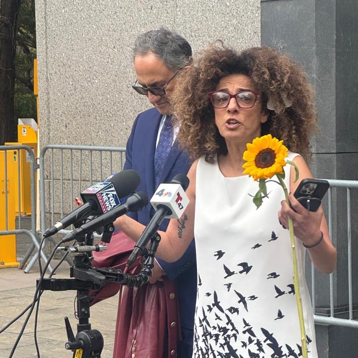 Iranian dissident Masih Alinejad speaks addresses a crowd at a courthouse - source: Holly Dagres