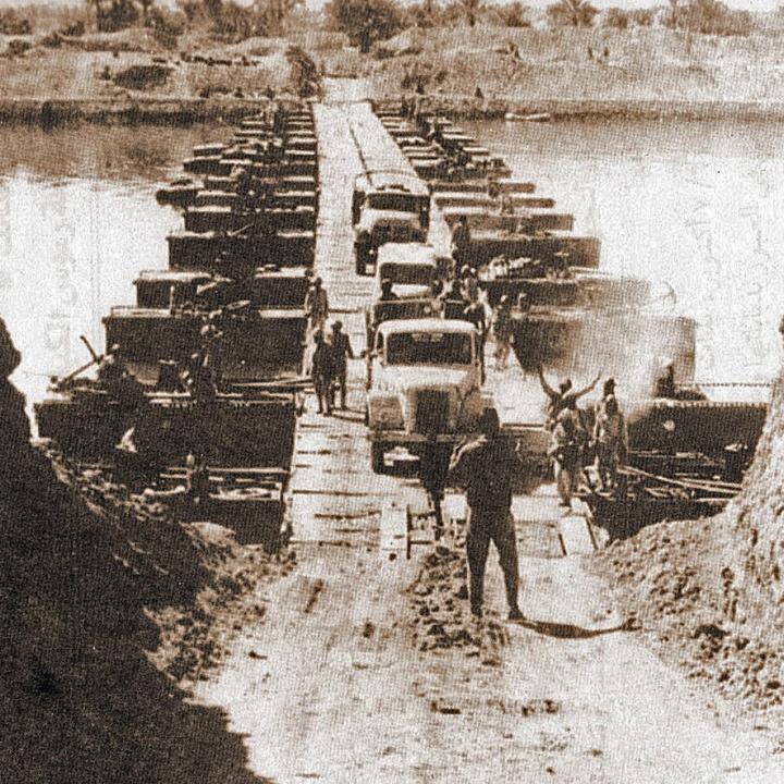 Egyptian troops cross a makeshift bridge over the Suez Canal in 1956 - source: Wikimedia Commons