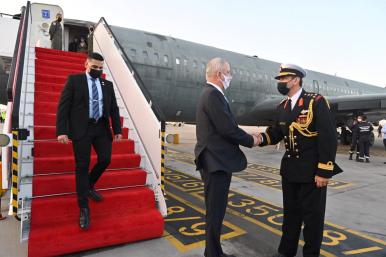 Israeli defense minister Benny Gantz is greeted by a Bahraini defense official upon his arrival in Manama - source: Reuters