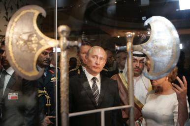 Russian President Vladimi Putin tours an exhibit of Tsarist weapons on display in the UAE in 2007 - source: Reuteurs