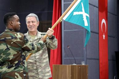 Turkish official Hulusi Akar with Somali soldier