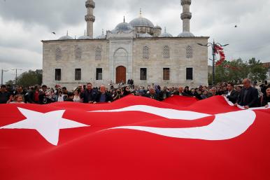 Supporters of Turkish president Erdogan display a large flag - source: Reuters