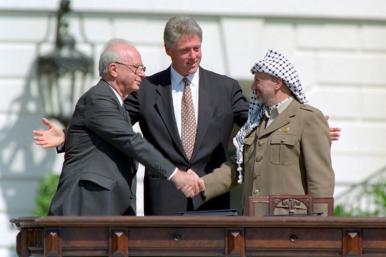 Israeli PM Yitzakh Rabin and PLO Chairman Yasser Arafat shake hands