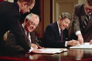 Soviet leader Mikhail Gorbachev and U.S. president Ronald Reagan sign the INF Treaty at the White House in 1987 - source: State Department 