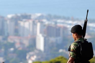 A Lebanese Armed Forces (LAF) soldier