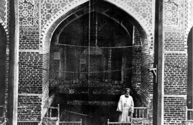 Image of Hakham Ezra Dangoor (b.1848), Chief Rabbi of Baghdad (1923-1926) in the New Synagogue of Baghdad