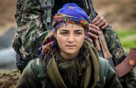 Kurdish woman fighter