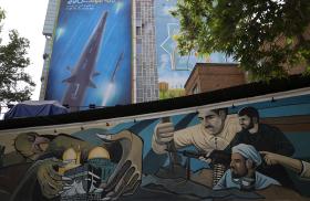 A sign and mural in Tehran promote the Fatteh missile and threaten Israel with the slogan "400 Seconds to Tel Aviv" - source: Reuters