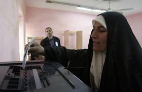 Iraqi voters cast ballots